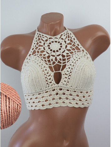 Blossom Enchantment: Medallion of Elegance - Топ В'язаний Гачком