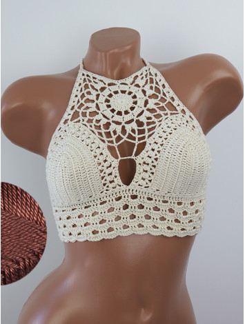 Blossom Enchantment: Medallion of Elegance - Топ В'язаний Гачком