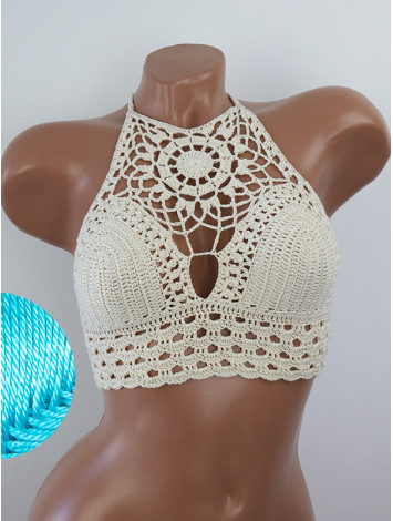 Blossom Enchantment: Medallion of Elegance - Топ В'язаний Гачком