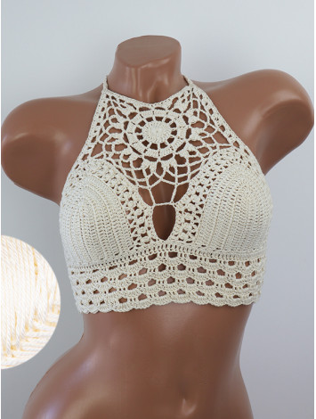 Blossom Enchantment: Medallion of Elegance - Топ В'язаний Гачком