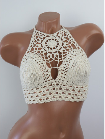 Blossom Enchantment: Medallion of Elegance - Топ В'язаний Гачком