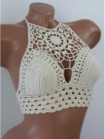 Blossom Enchantment: Medallion of Elegance - Топ В'язаний Гачком