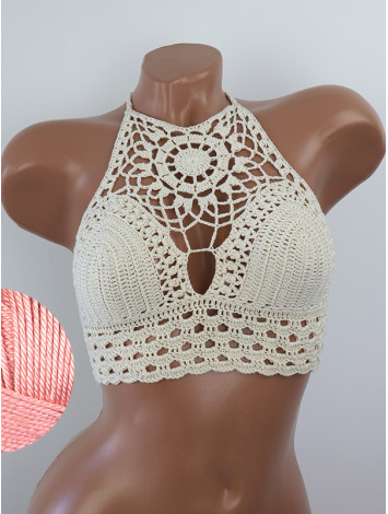 Blossom Enchantment: Medallion of Elegance - Топ В'язаний Гачком