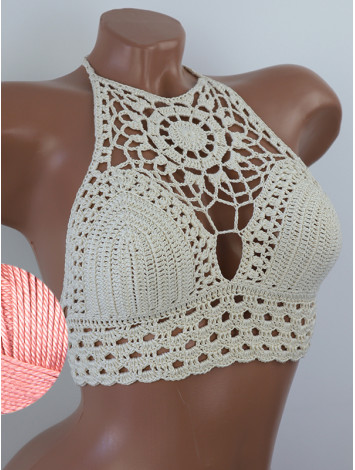 Blossom Enchantment: Medallion of Elegance - Топ В'язаний Гачком