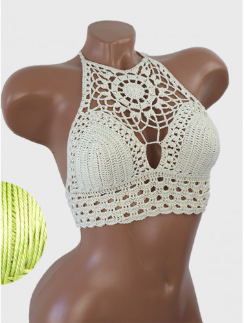 Blossom Enchantment: Medallion of Elegance - Топ В'язаний Гачком