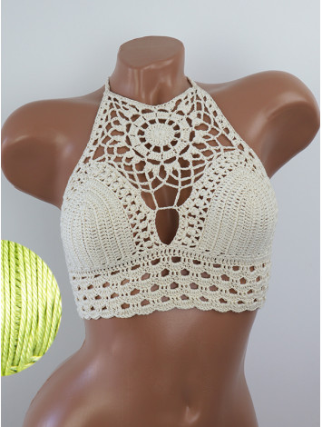 Blossom Enchantment: Medallion of Elegance - Топ В'язаний Гачком