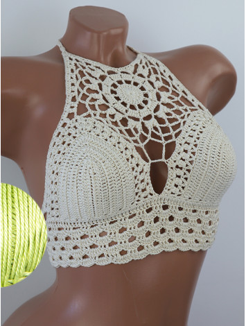 Blossom Enchantment: Medallion of Elegance - Топ В'язаний Гачком