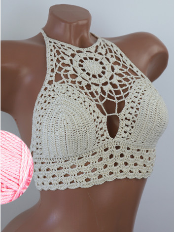 Blossom Enchantment: Medallion of Elegance - Топ В'язаний Гачком