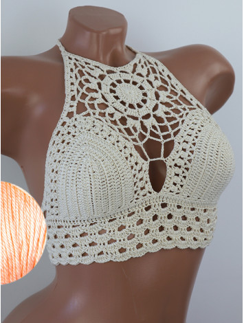 Blossom Enchantment: Medallion of Elegance - Топ В'язаний Гачком