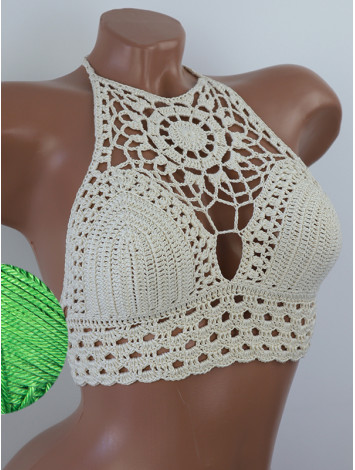 Blossom Enchantment: Medallion of Elegance - Топ В'язаний Гачком